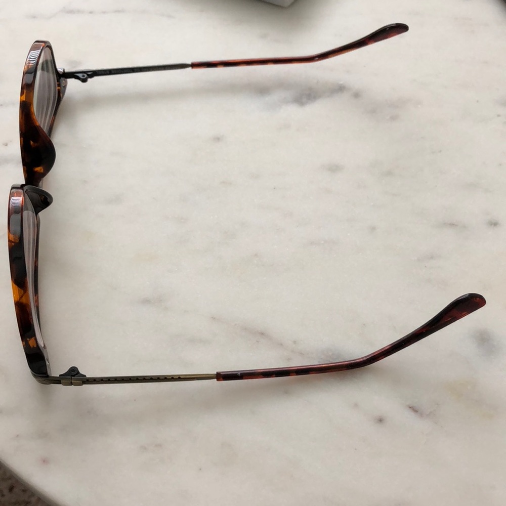 Tortoise pattern glasses - Picture 2 of 5